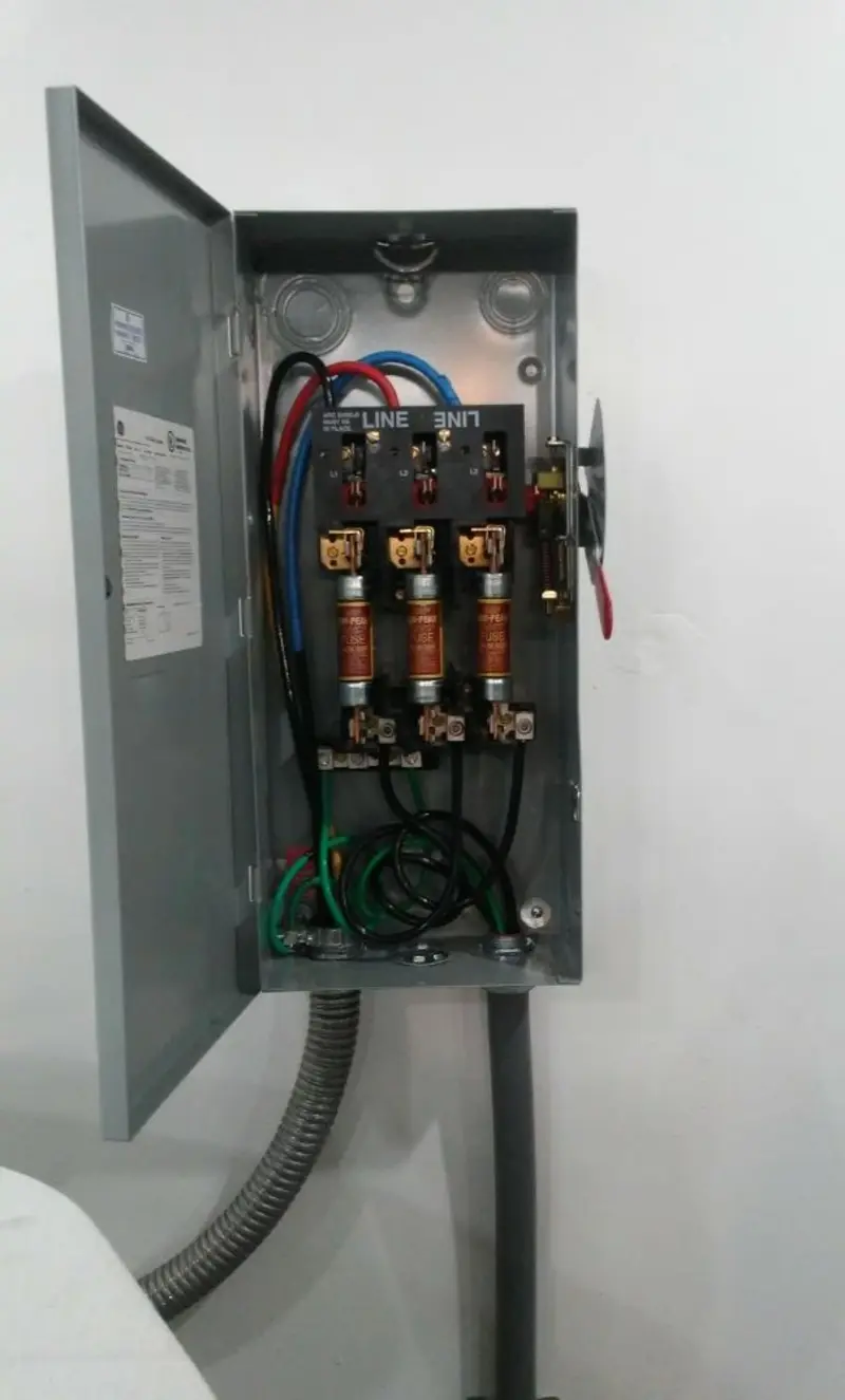 Three-phase disconnect switch installed for Smoke Detector Installation in Polk City